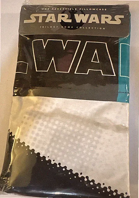 2 Star Wars Reversible Standard Pillowcase, Sealed Yoda & Obi, open Luke & Leia