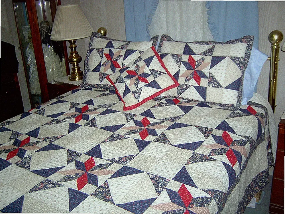 Queen/King Cotton Patchwork Star Quilt, Shams+Throw Pillow 97x106