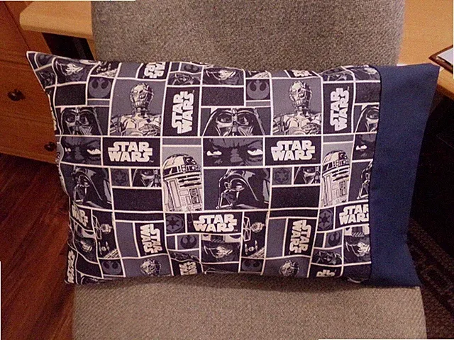 TRAVEL SIZE PILLOWCASE STAR WARS/NAVY CUFF 14X20 #4509